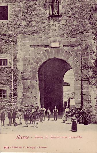 Al posto della porta, alla fine dell'Ottocento furono realizzati i Bastioni